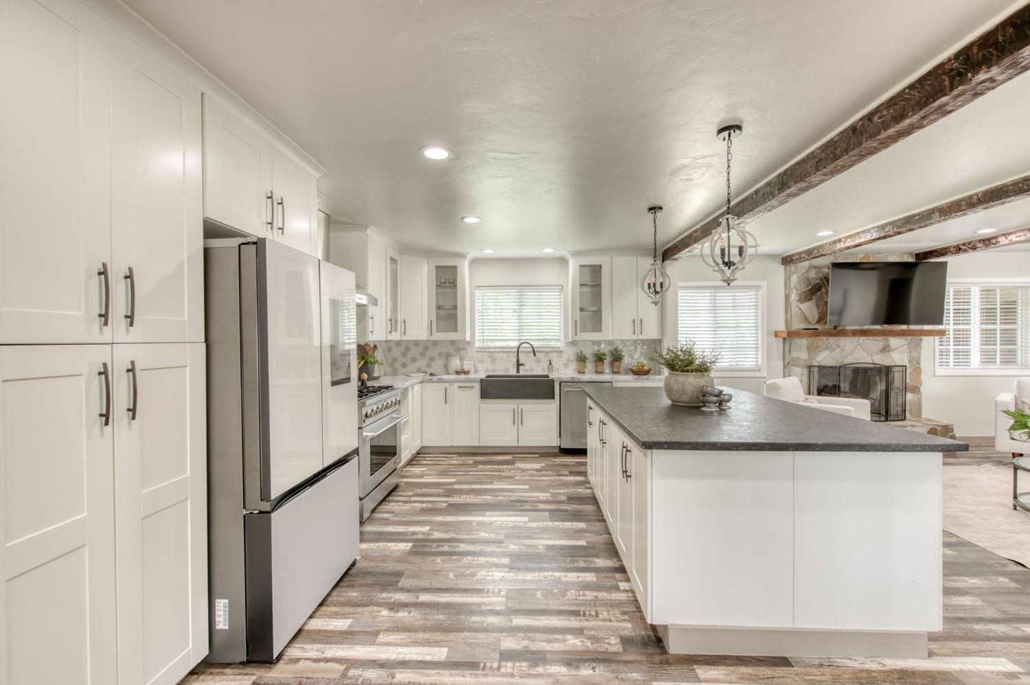 12215 N Friant Rd, Fresno, CA 93730