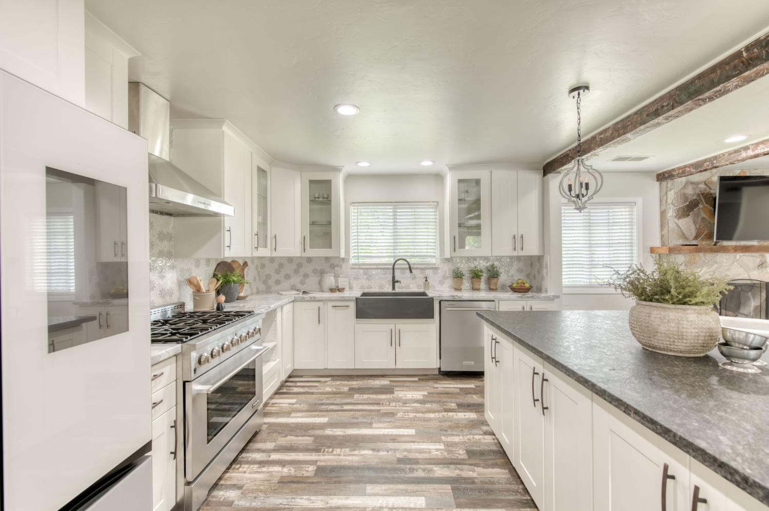 12215 N Friant Rd, Fresno, CA 93730