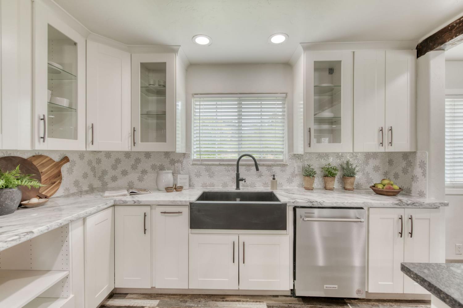 12215 N Friant Rd, Fresno, CA 93730