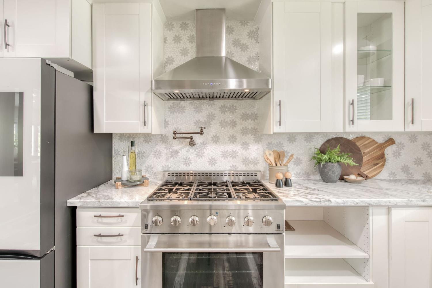 12215 N Friant Rd, Fresno, CA 93730