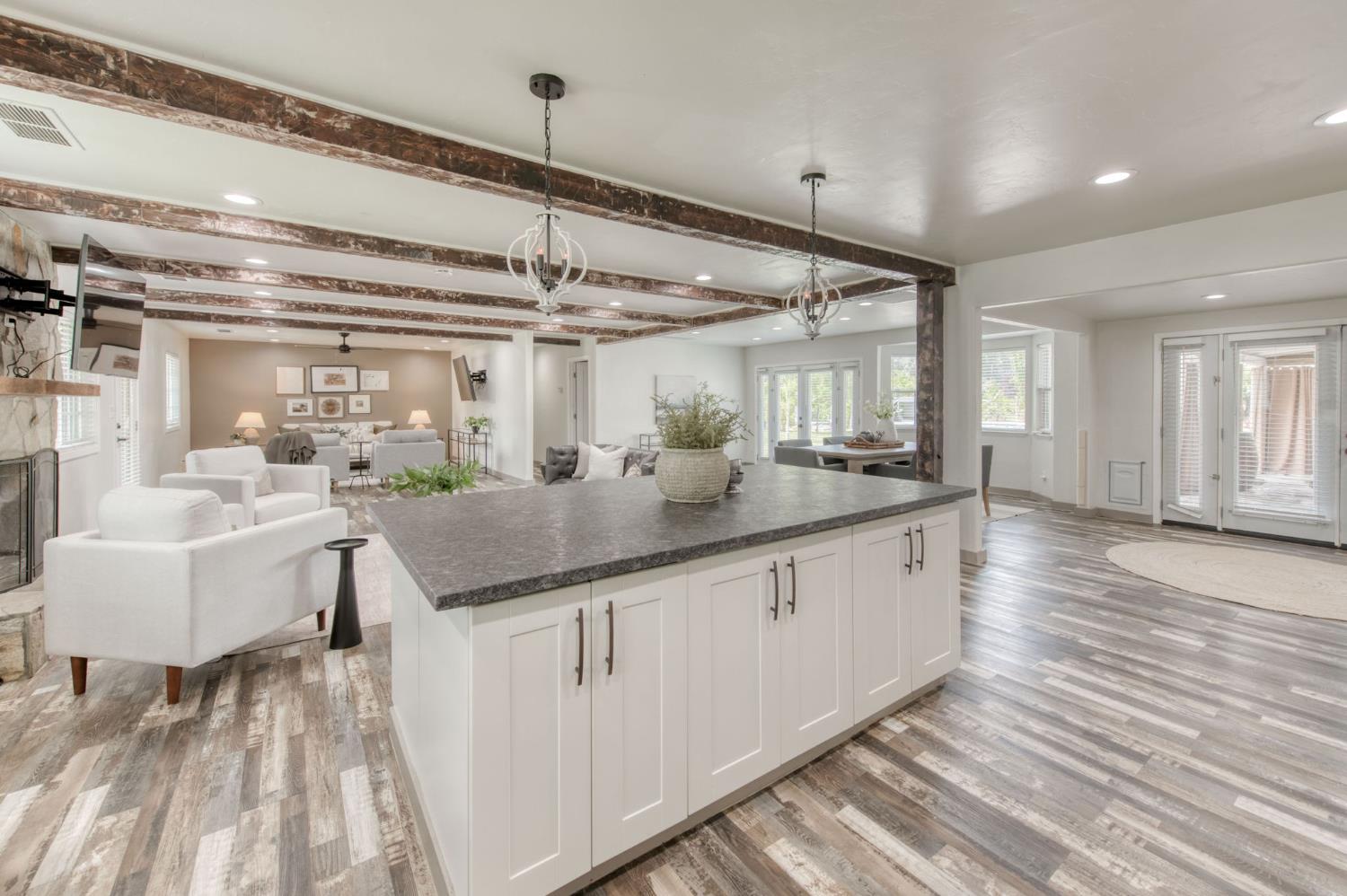 12215 N Friant Rd, Fresno, CA 93730