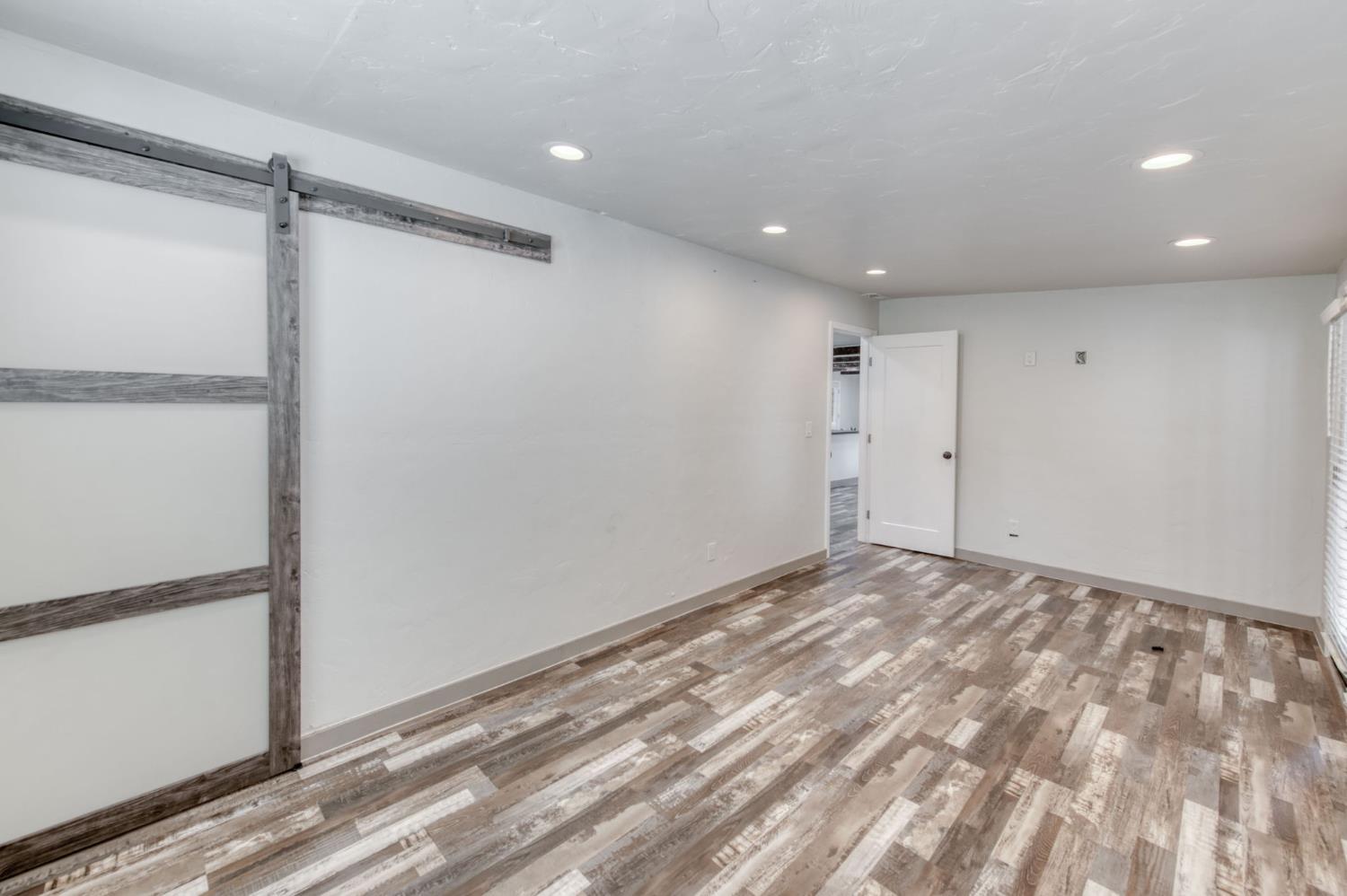 12215 N Friant Rd, Fresno, CA 93730