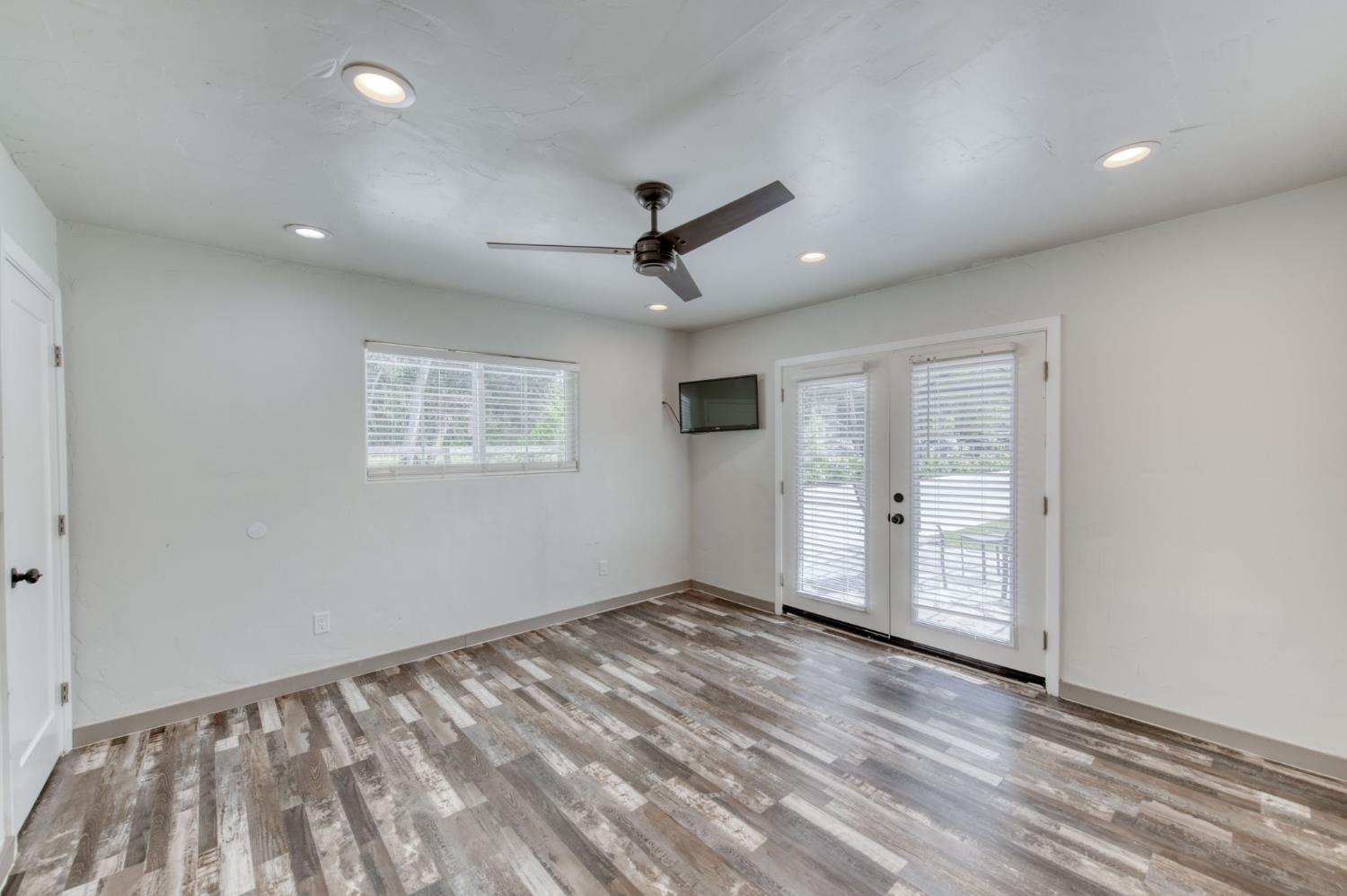 12215 N Friant Rd, Fresno, CA 93730