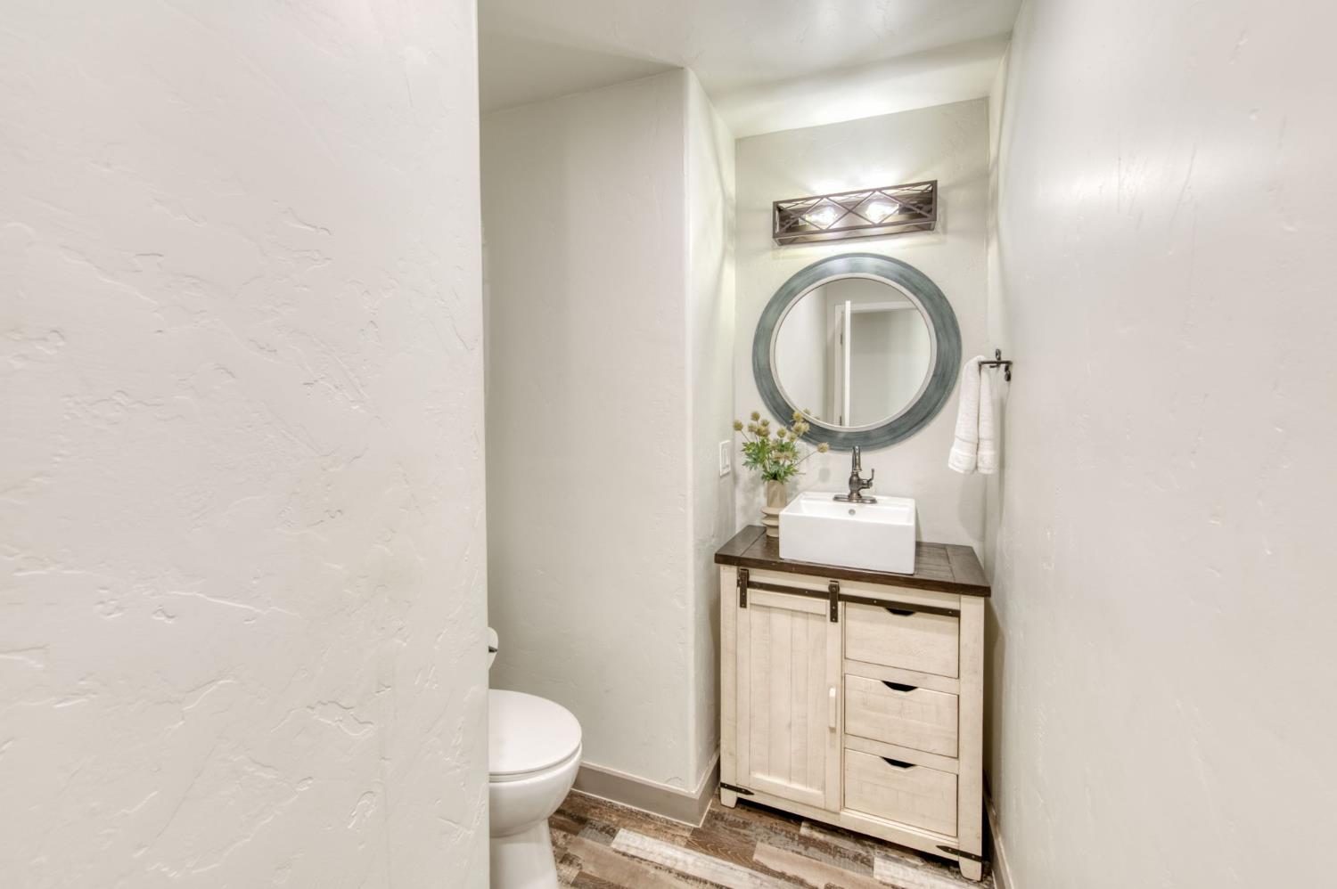 12215 N Friant Rd, Fresno, CA 93730