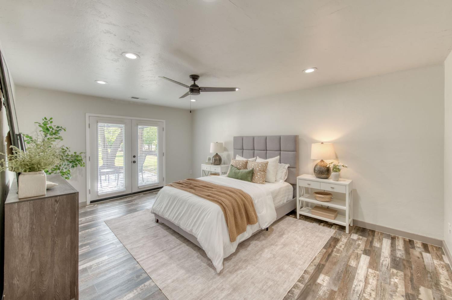 12215 N Friant Rd, Fresno, CA 93730