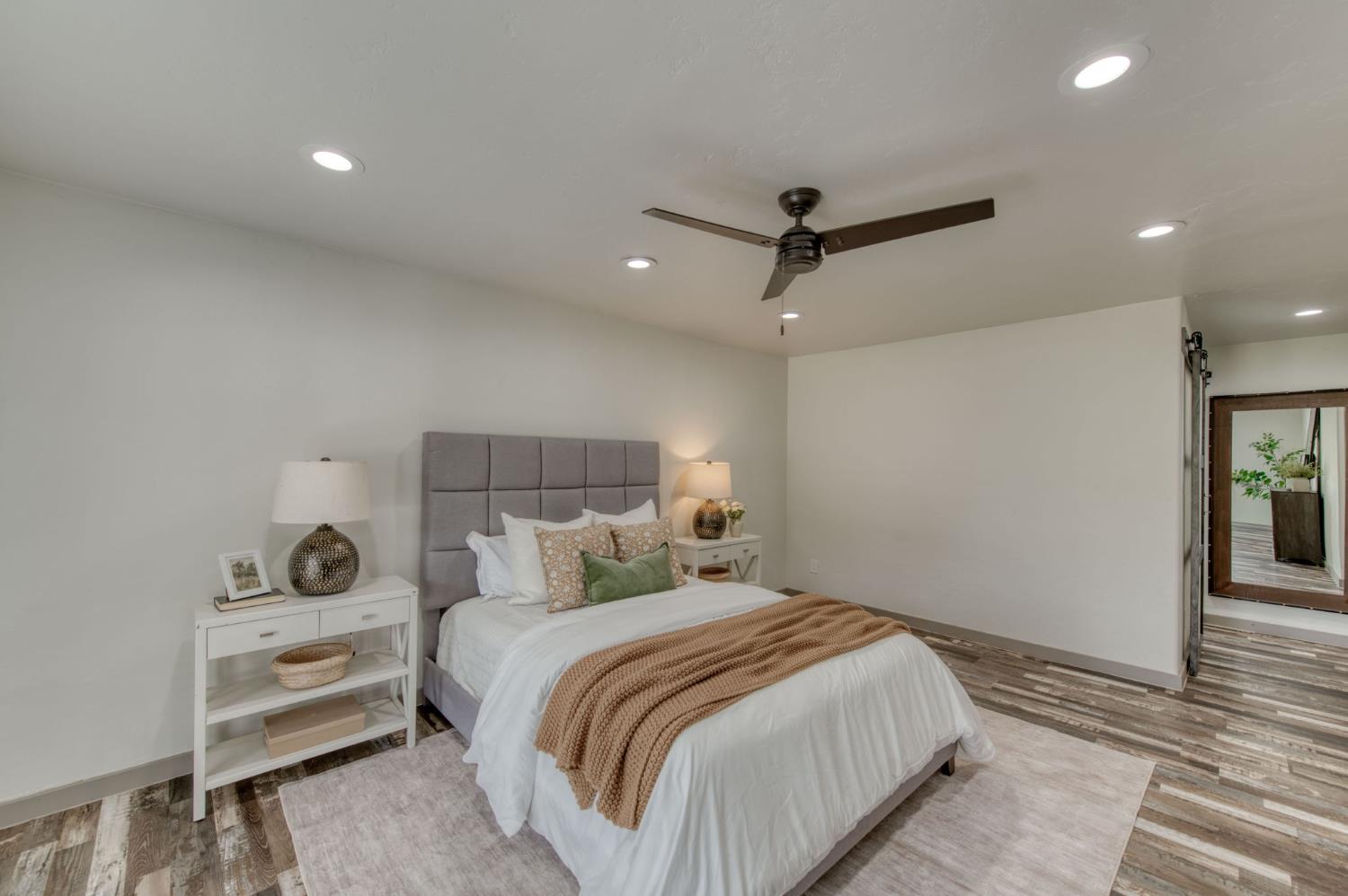 12215 N Friant Rd, Fresno, CA 93730