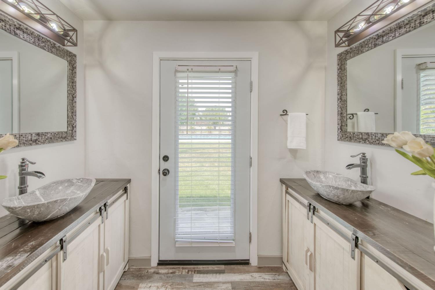 12215 N Friant Rd, Fresno, CA 93730