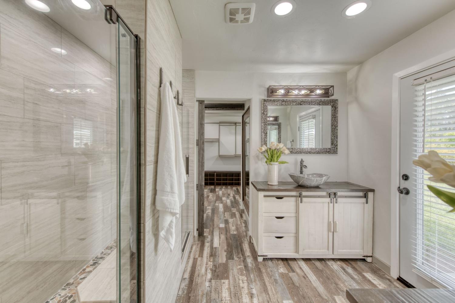 12215 N Friant Rd, Fresno, CA 93730