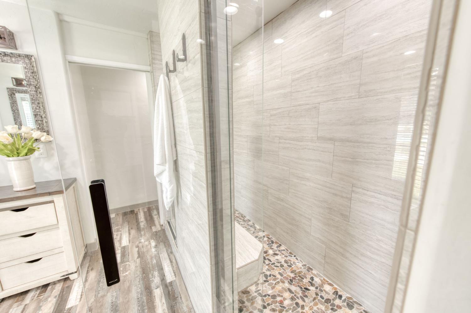 12215 N Friant Rd, Fresno, CA 93730