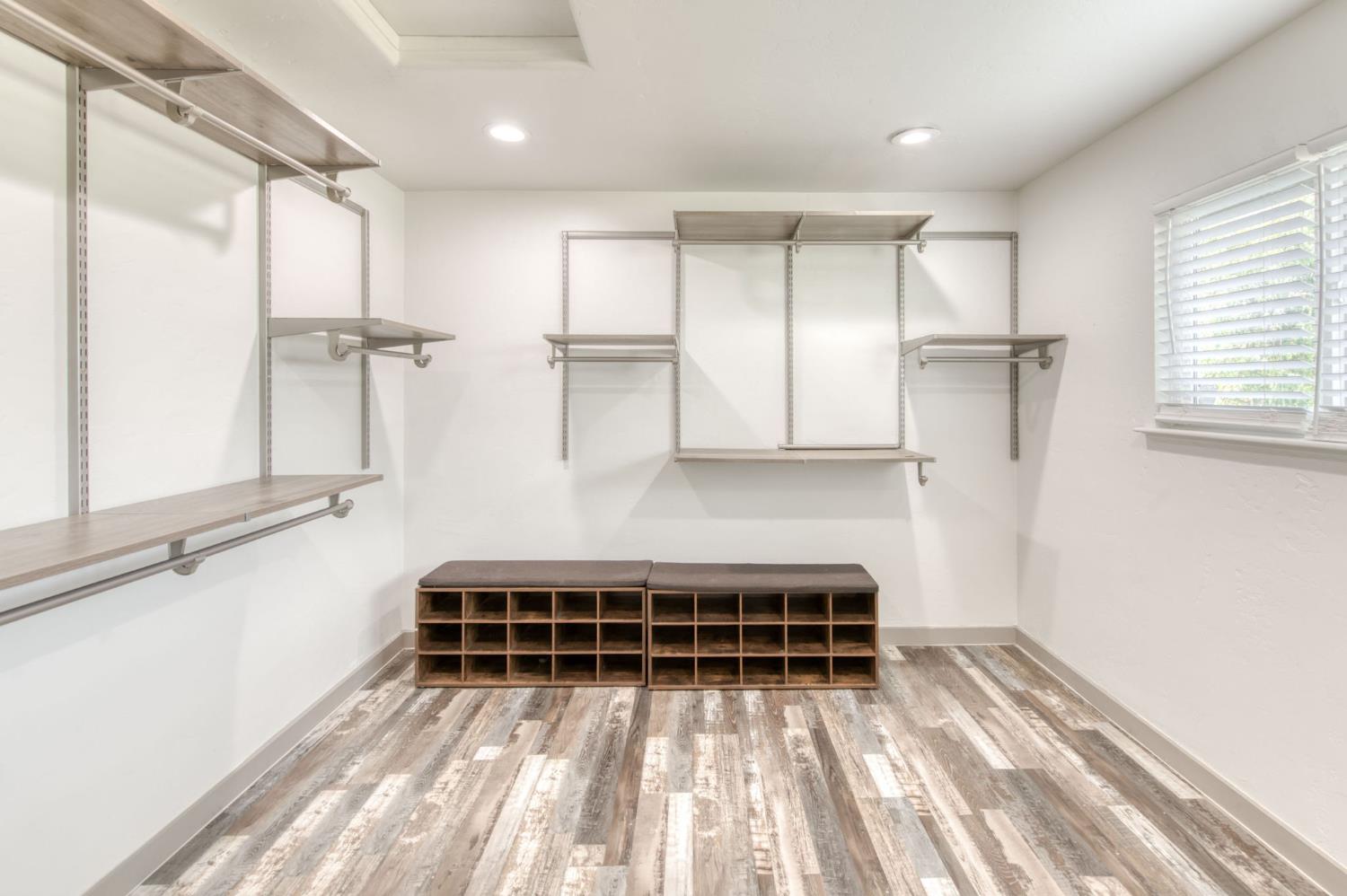 12215 N Friant Rd, Fresno, CA 93730