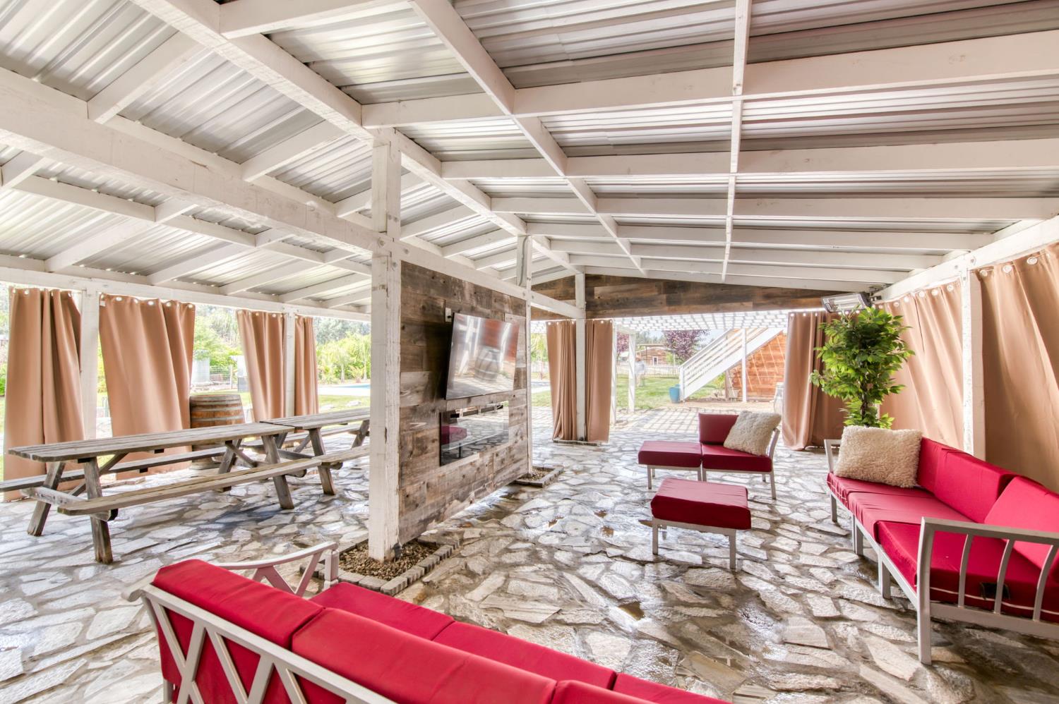 12215 N Friant Rd, Fresno, CA 93730