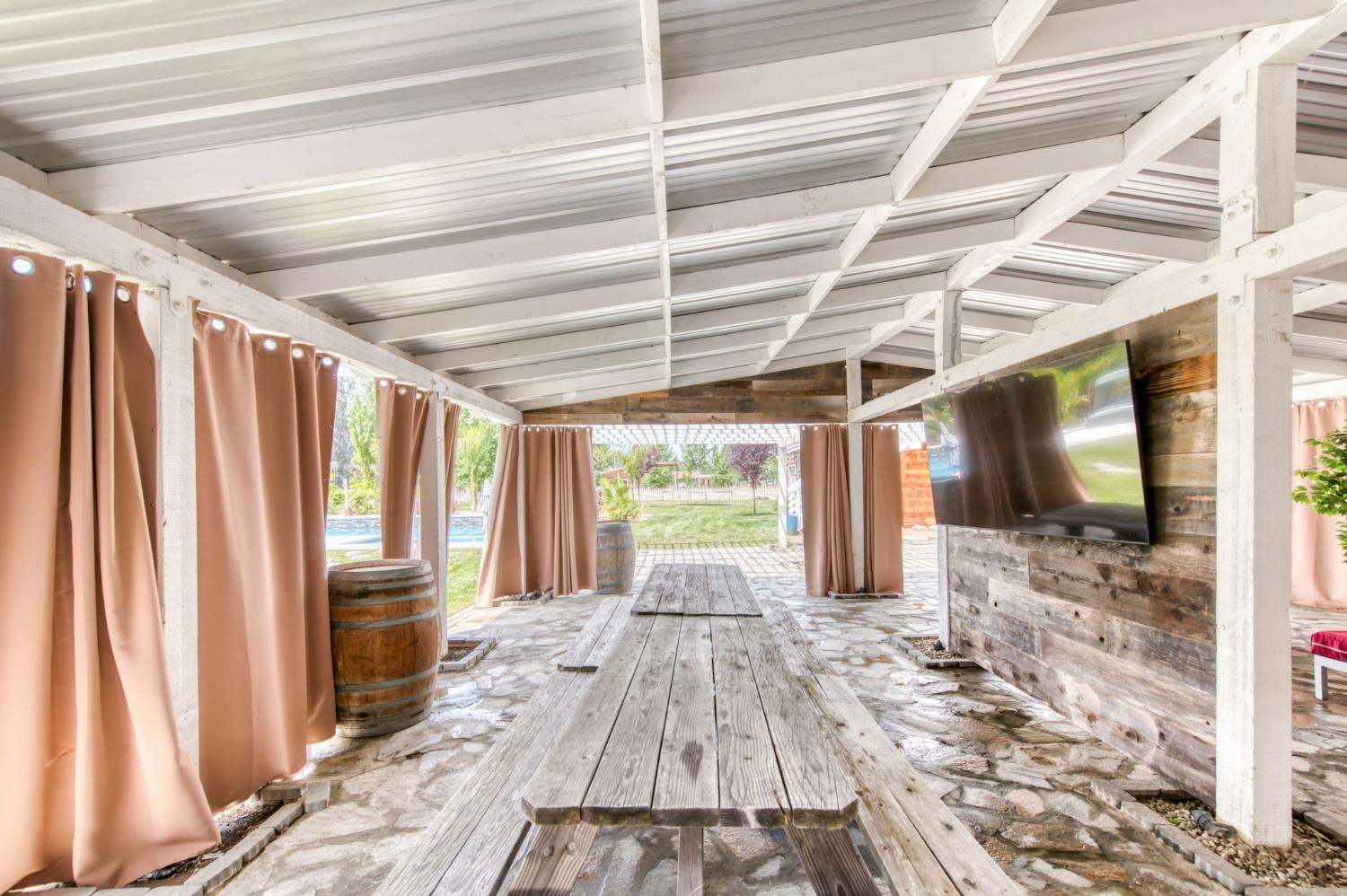 12215 N Friant Rd, Fresno, CA 93730