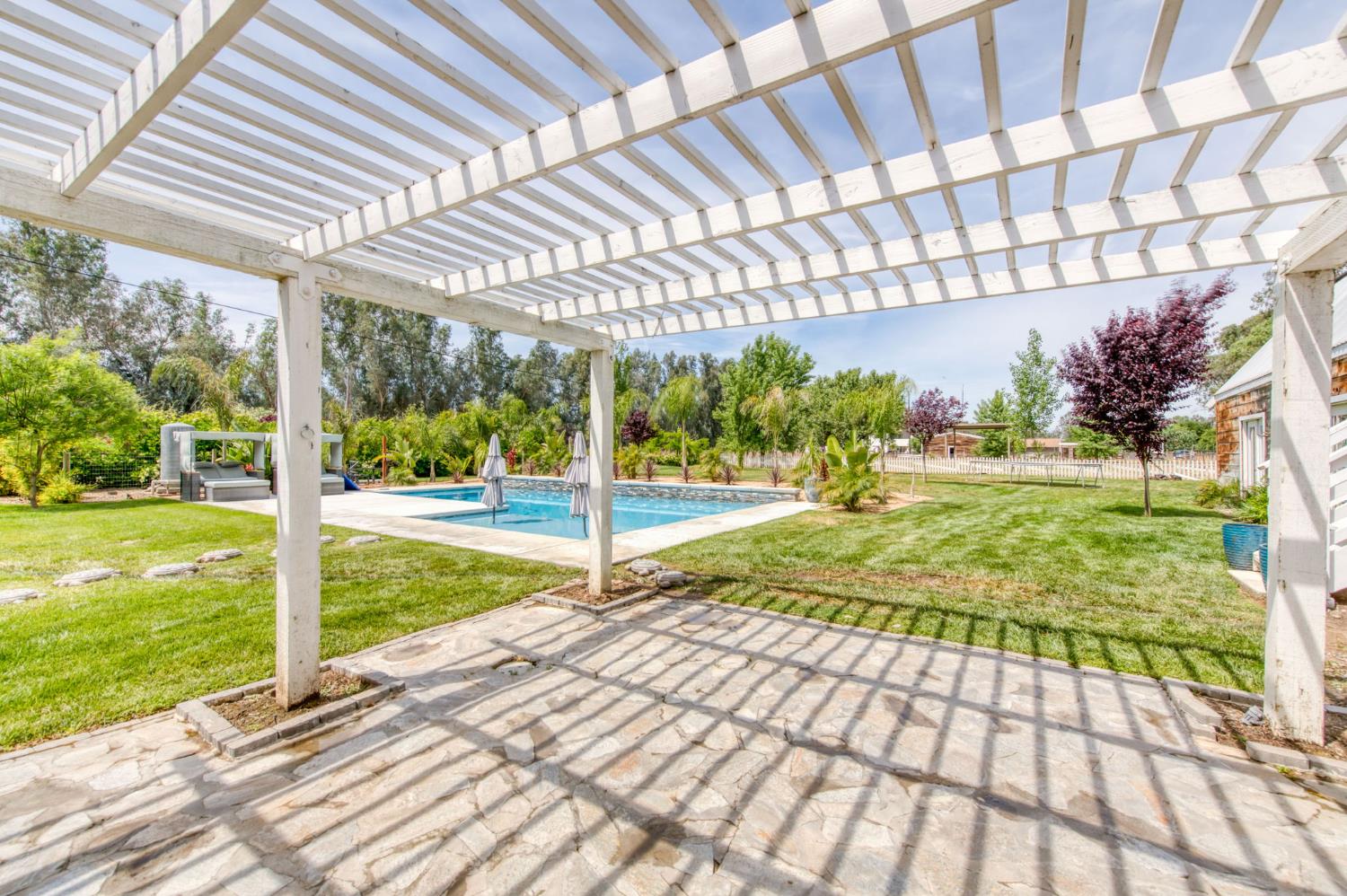 12215 N Friant Rd, Fresno, CA 93730