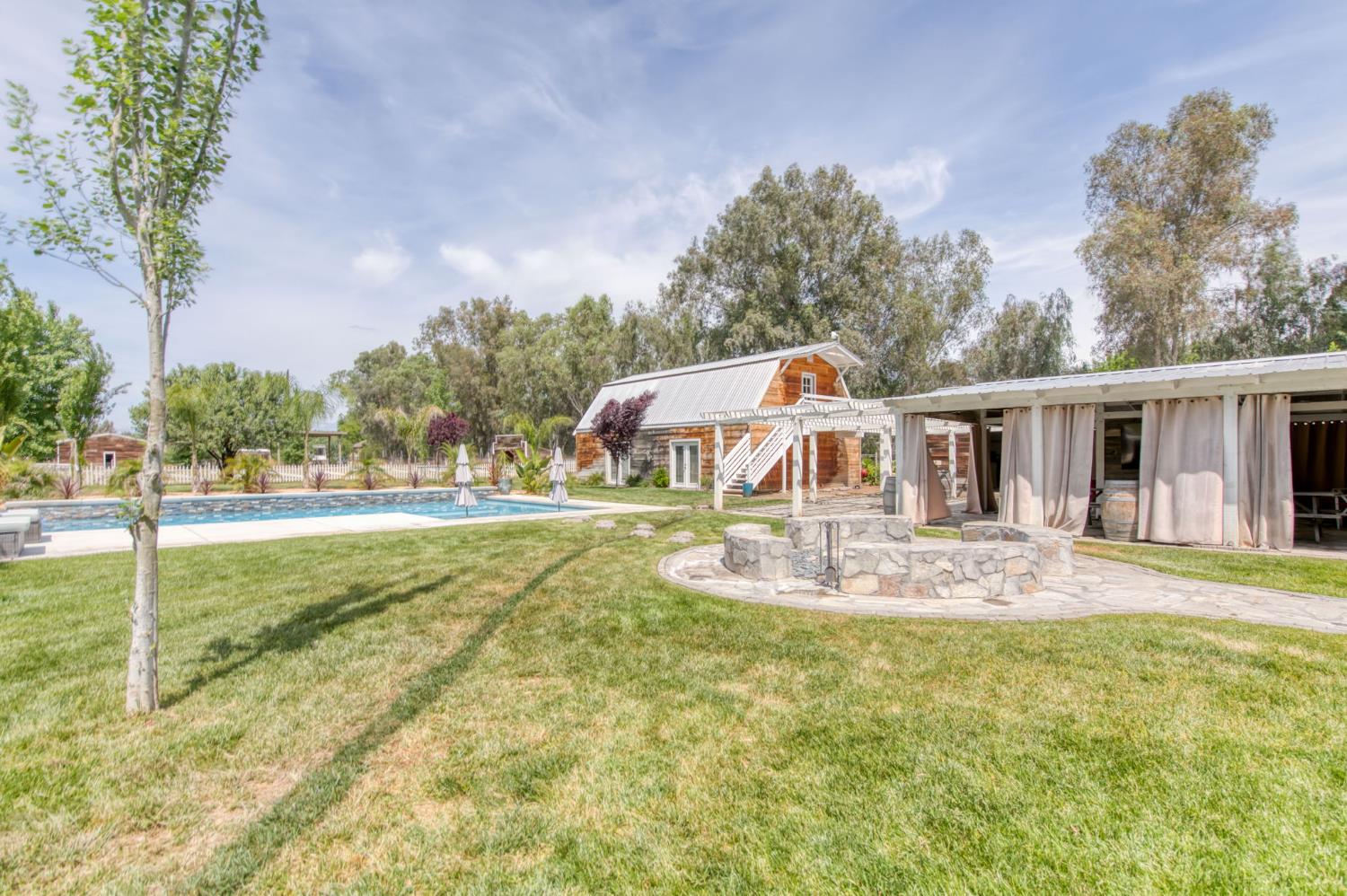 12215 N Friant Rd, Fresno, CA 93730