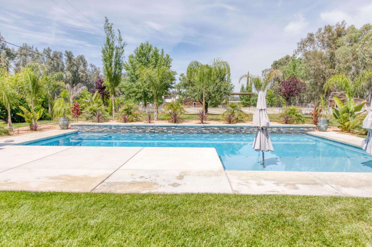 12215 N Friant Rd, Fresno, CA 93730