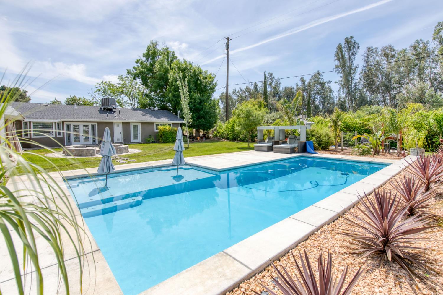 12215 N Friant Rd, Fresno, CA 93730