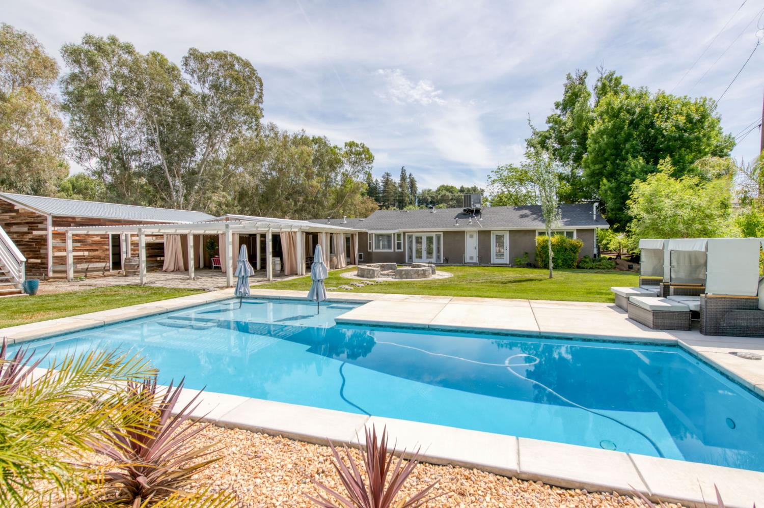 12215 N Friant Rd, Fresno, CA 93730