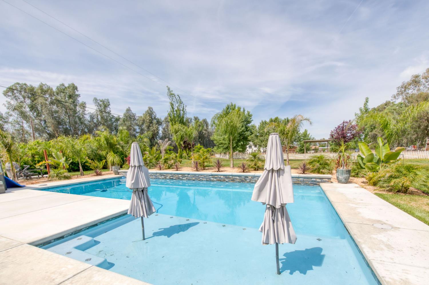 12215 N Friant Rd, Fresno, CA 93730