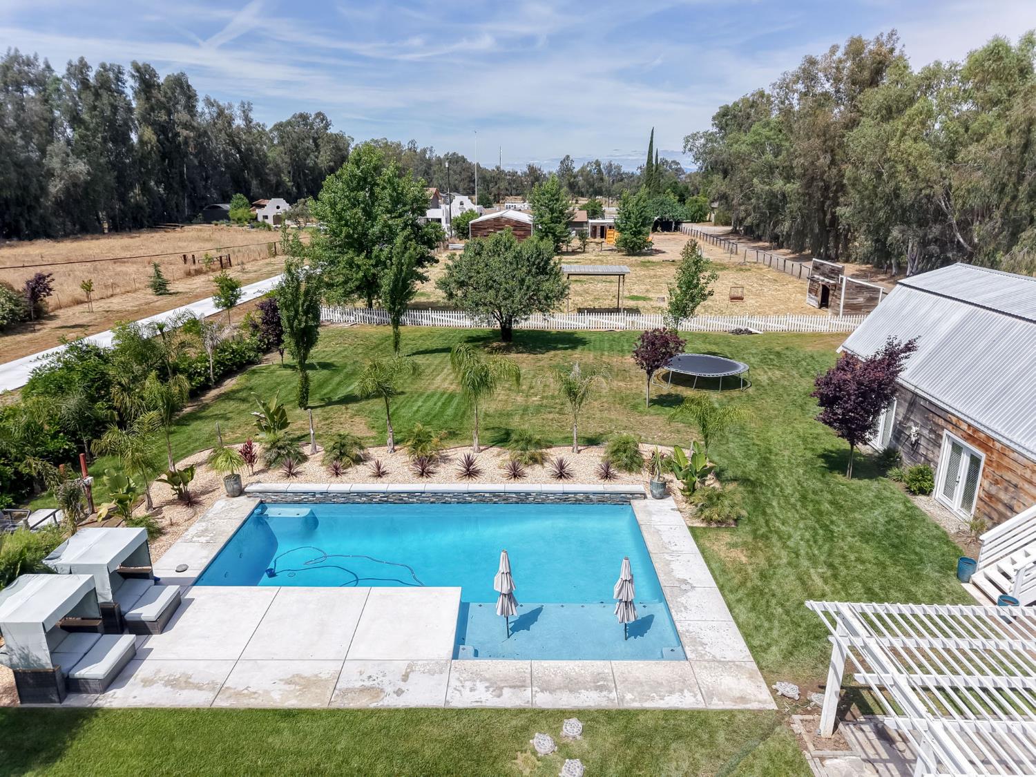 12215 N Friant Rd, Fresno, CA 93730