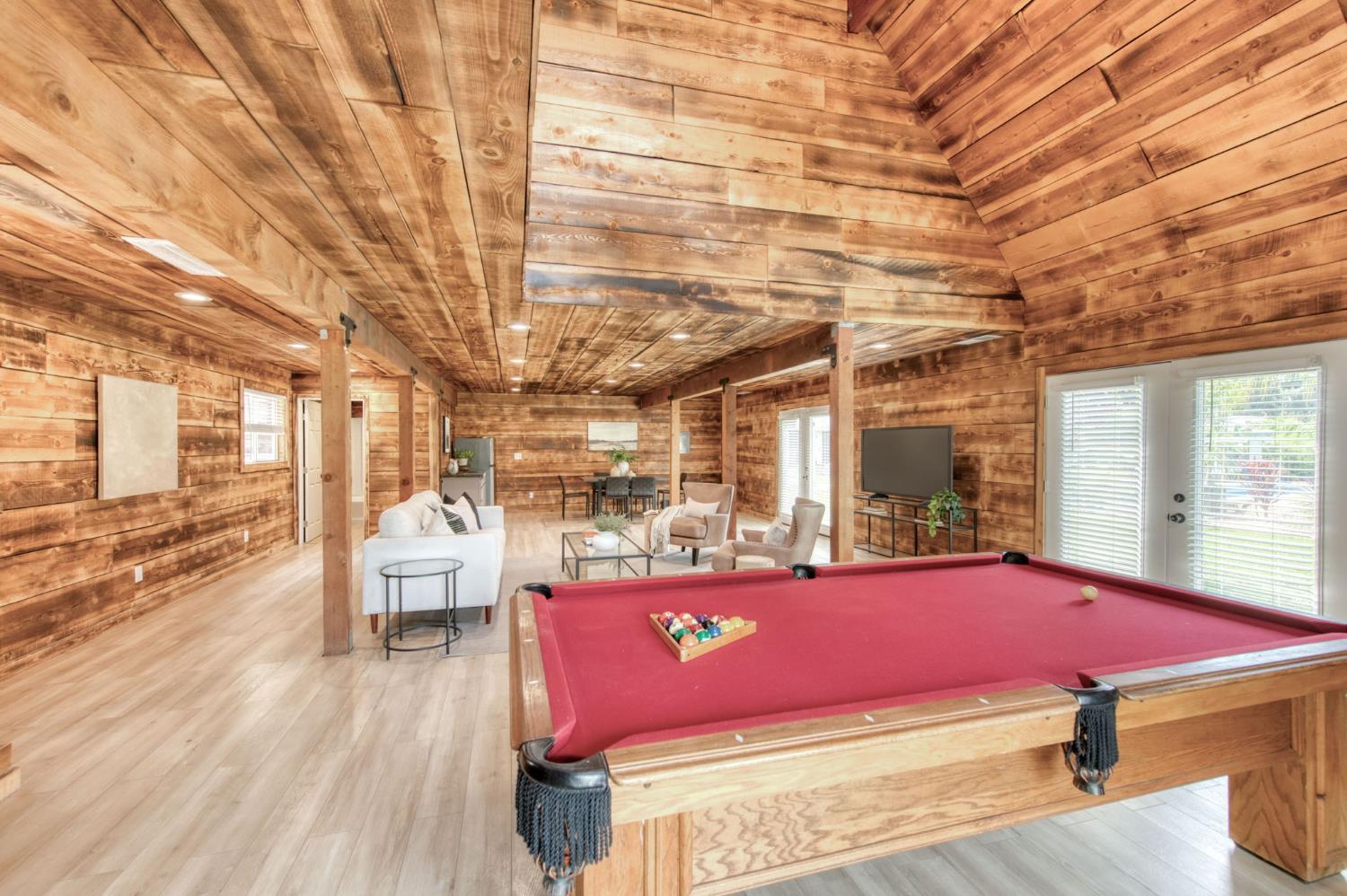 12215 N Friant Rd, Fresno, CA 93730