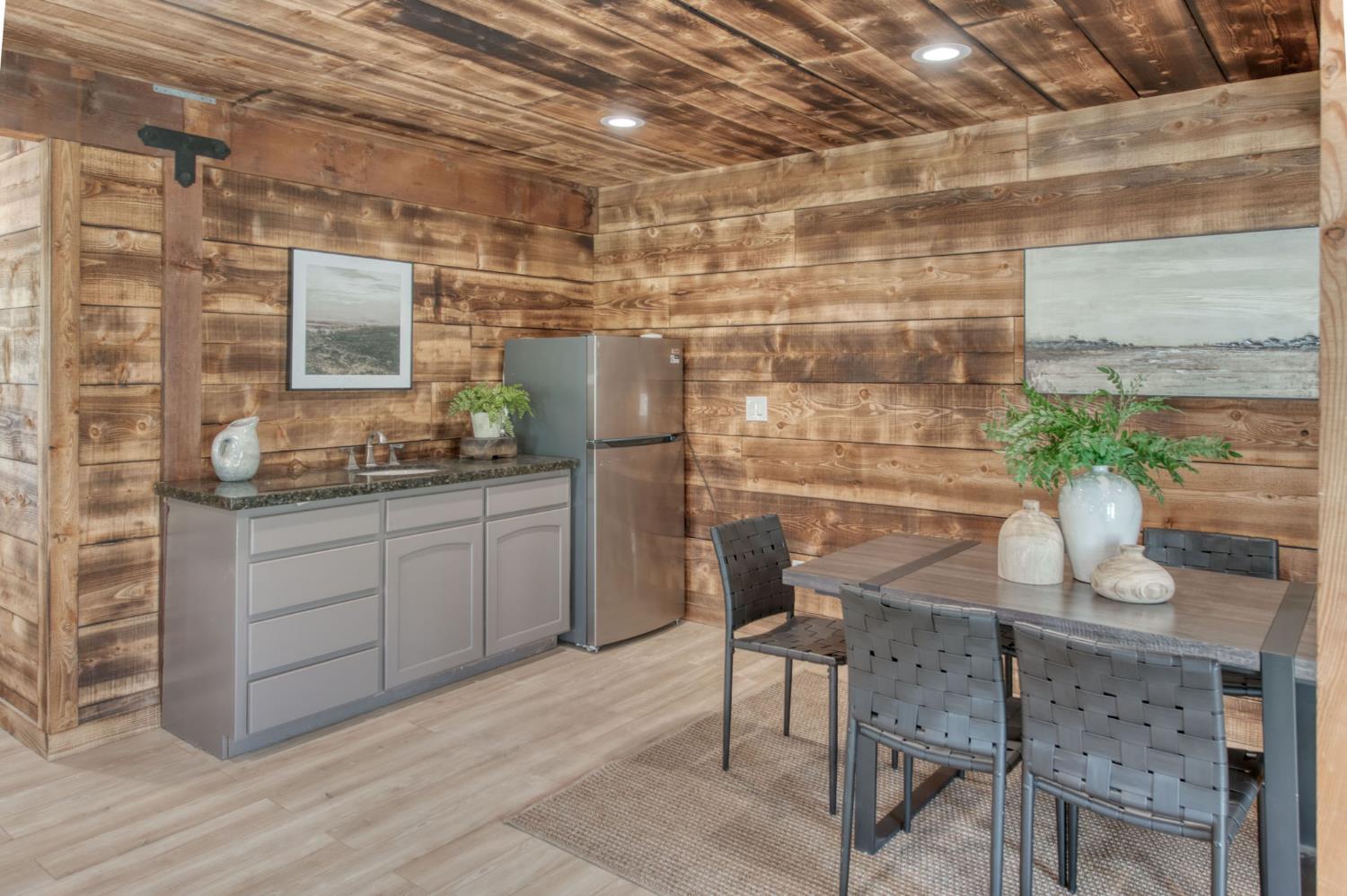 12215 N Friant Rd, Fresno, CA 93730