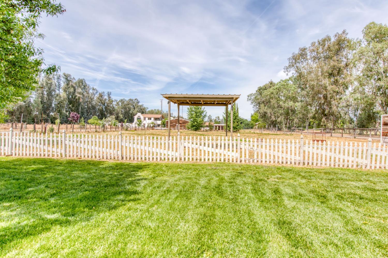 12215 N Friant Rd, Fresno, CA 93730