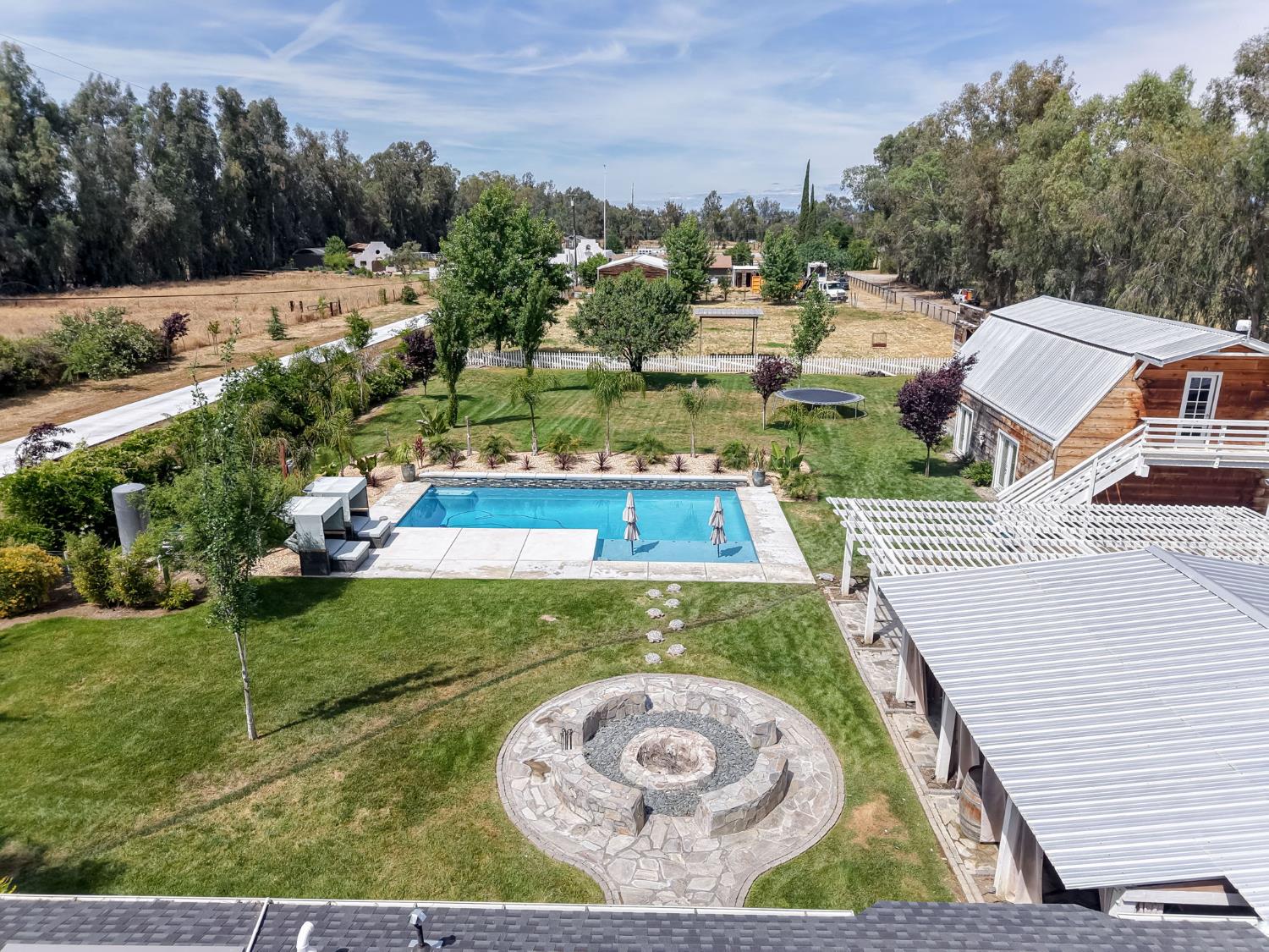 12215 N Friant Rd, Fresno, CA 93730