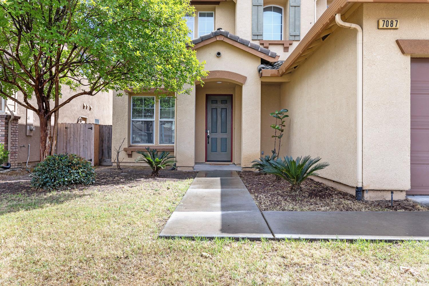 7087 E Fedora Ave E, Fresno, CA 93737