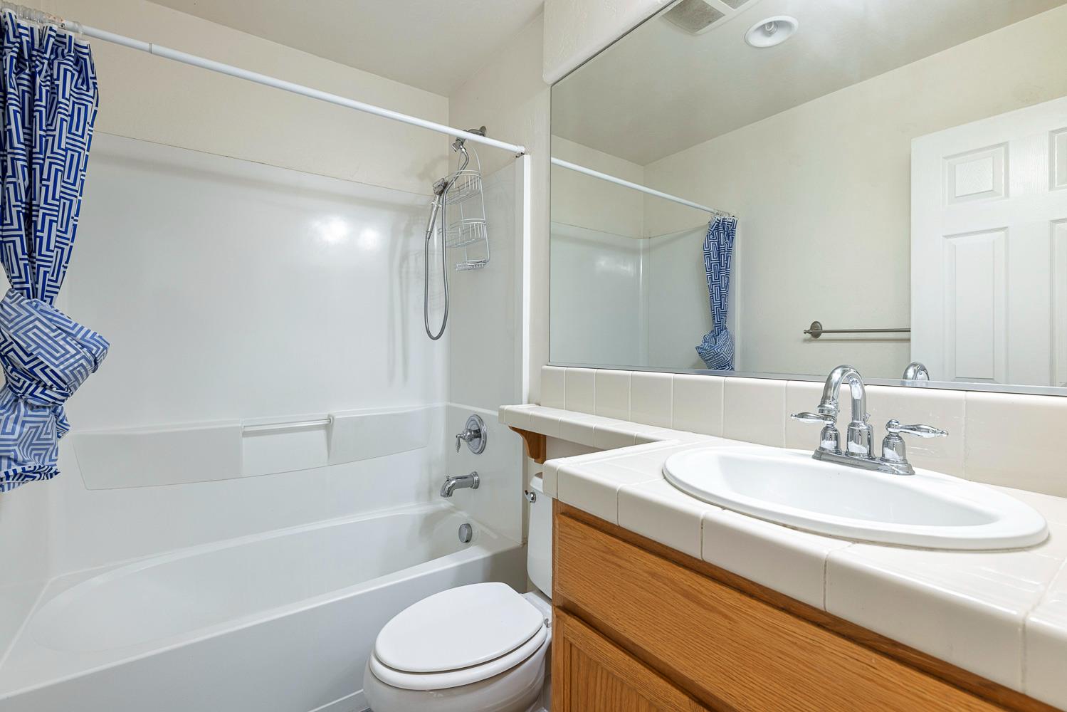 7087 E Fedora Ave E, Fresno, CA 93737