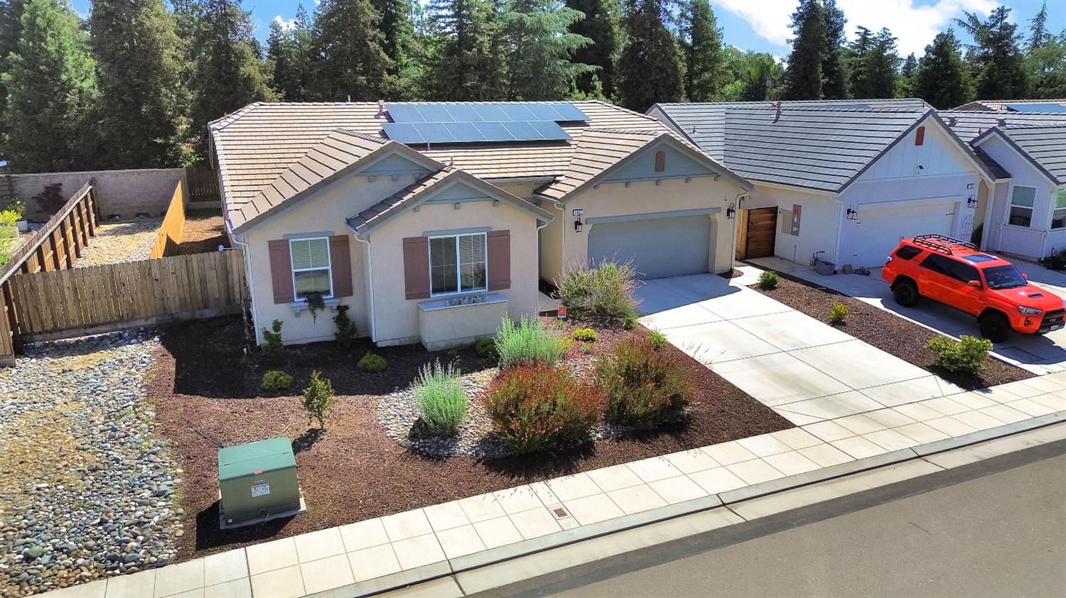 1807 Las Rosas Ave, Clovis, CA 93619