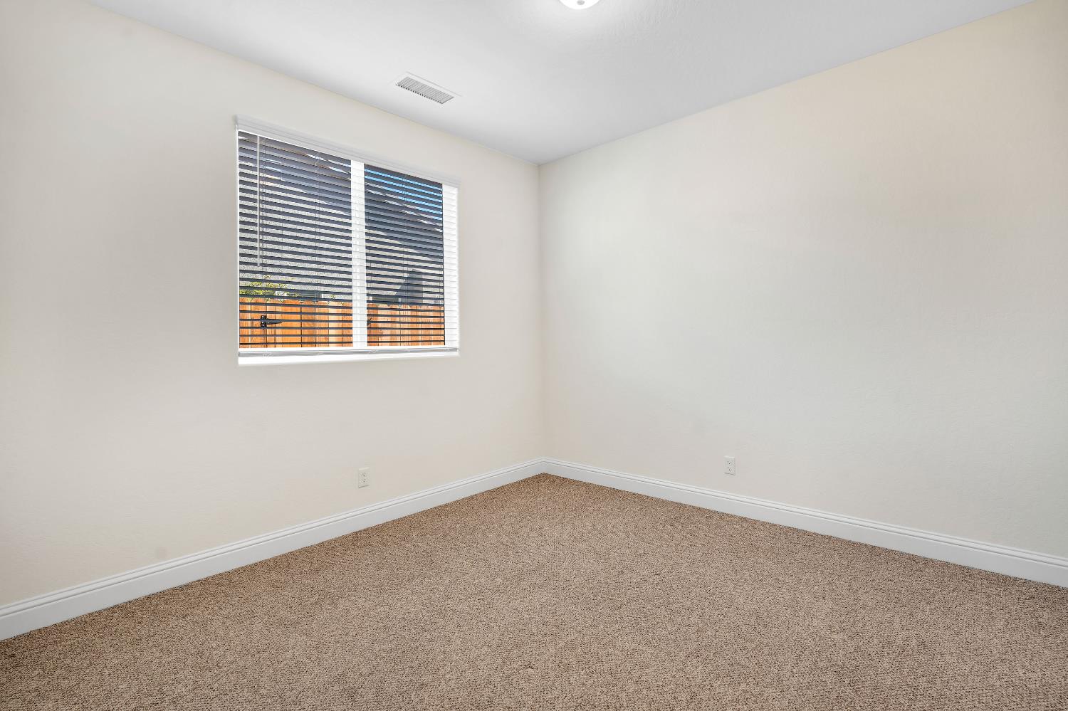 1807 Las Rosas Ave, Clovis, CA 93619