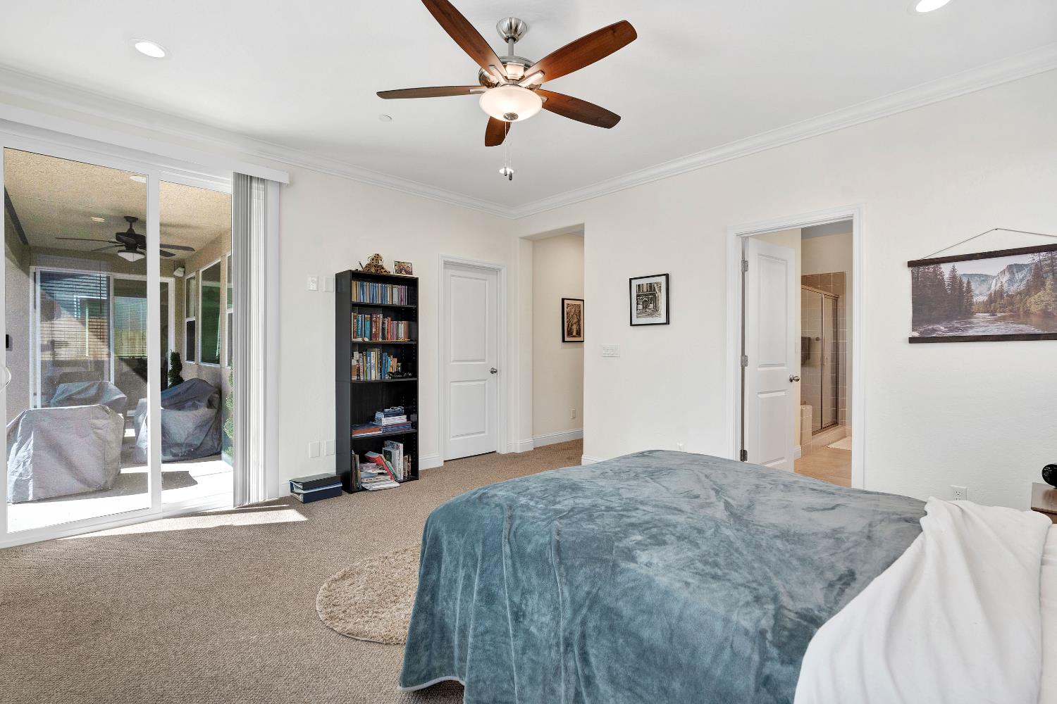 1807 Las Rosas Ave, Clovis, CA 93619