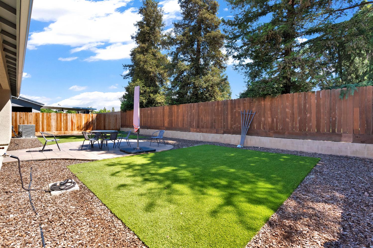 1807 Las Rosas Ave, Clovis, CA 93619