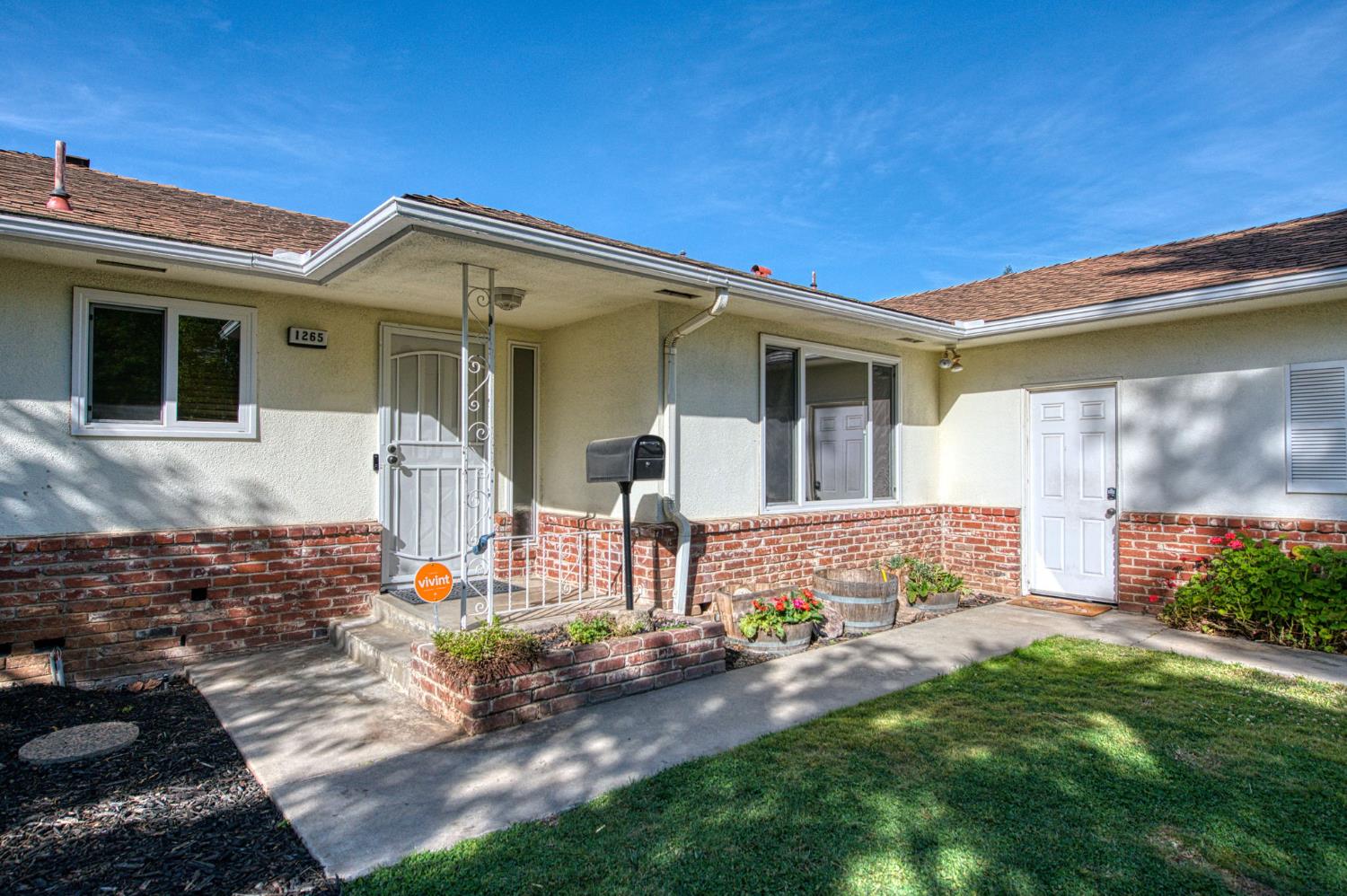 1265 E Portals Ave, Fresno, CA 93710