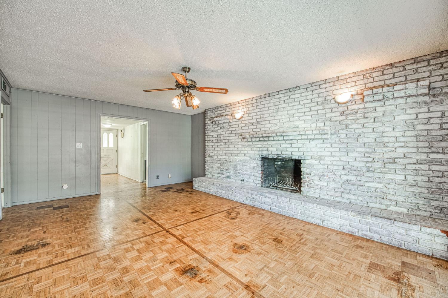 1265 E Portals Ave, Fresno, CA 93710