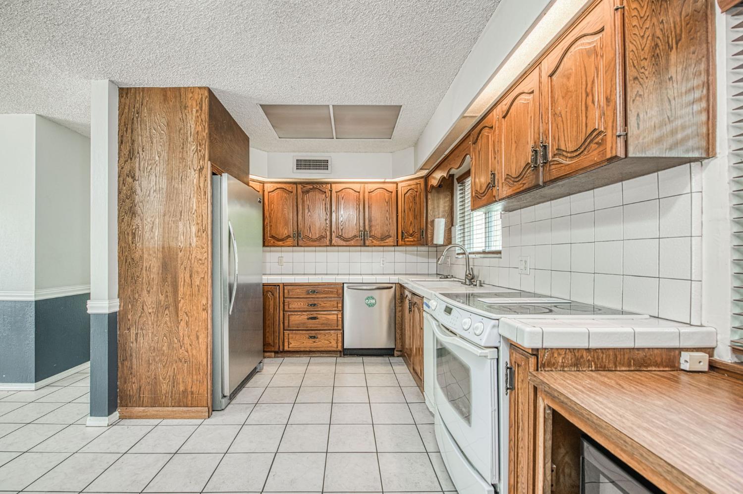 1265 E Portals Ave, Fresno, CA 93710