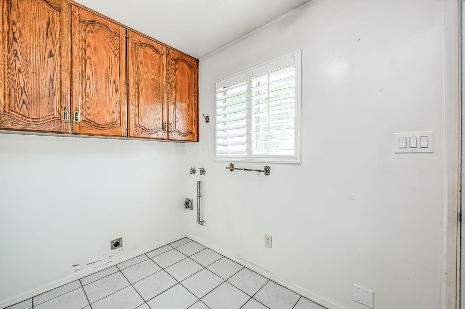 1265 E Portals Ave, Fresno, CA 93710