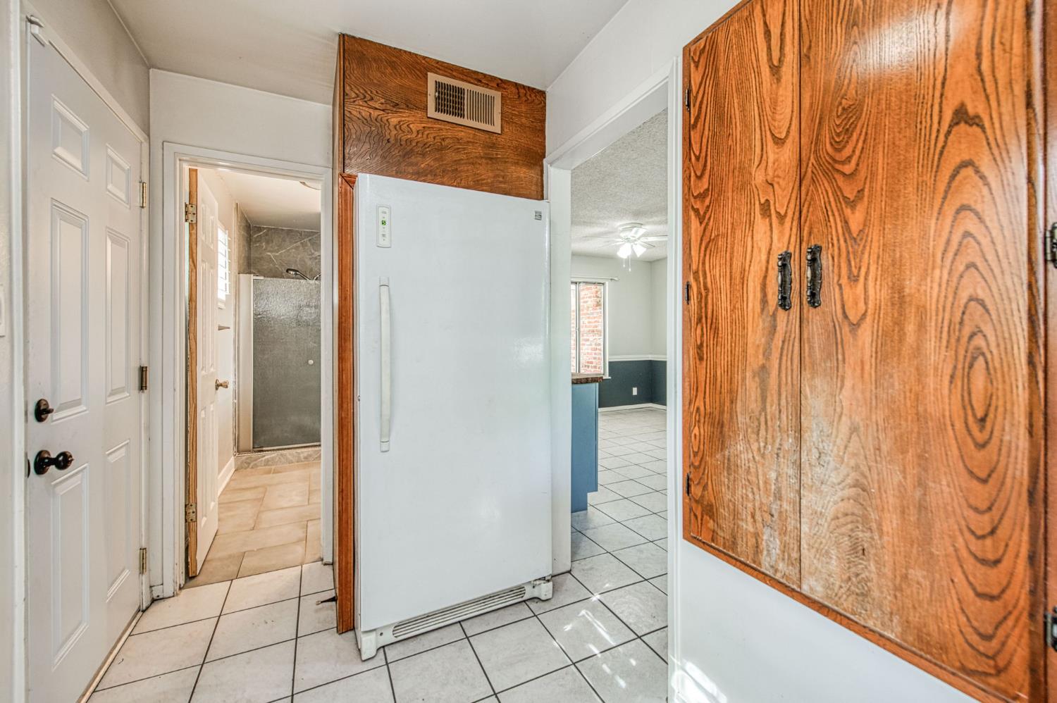 1265 E Portals Ave, Fresno, CA 93710