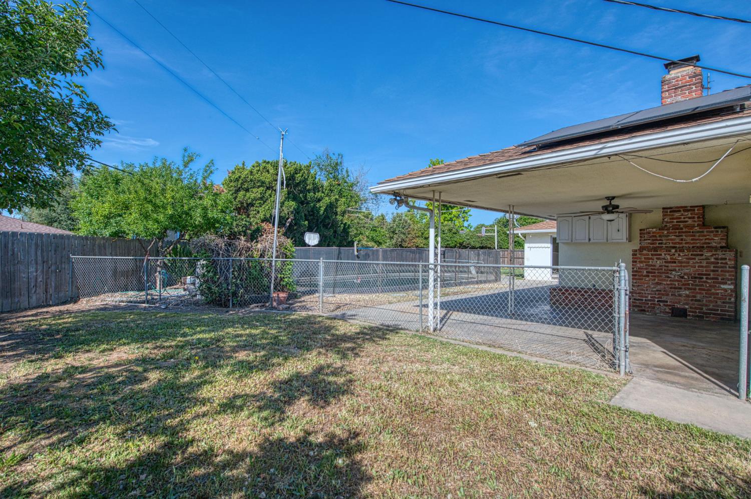 1265 E Portals Ave, Fresno, CA 93710