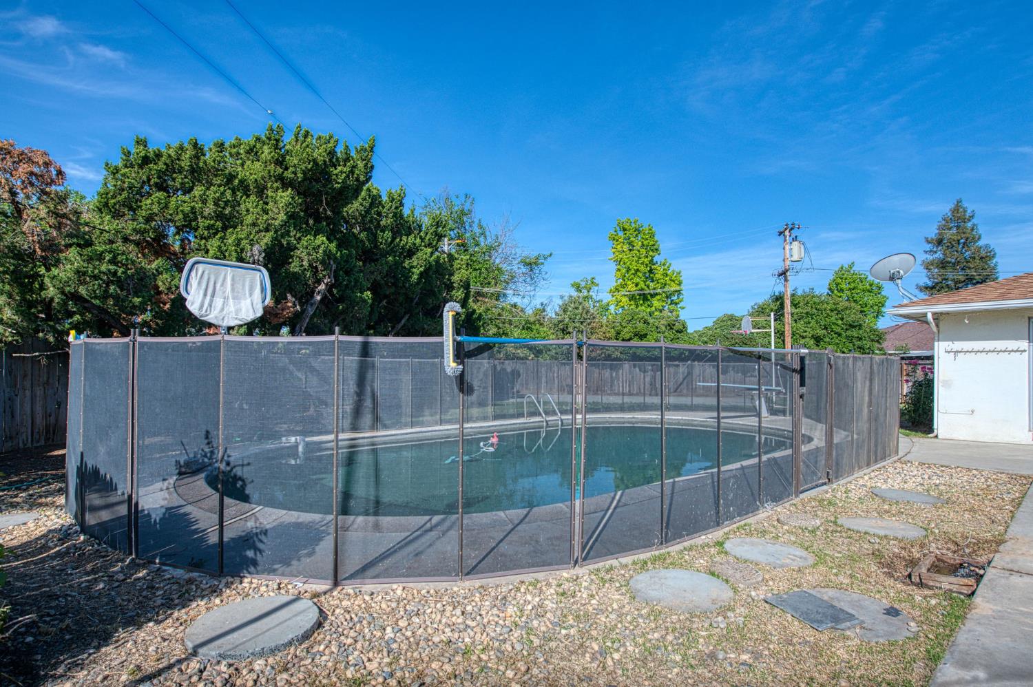 1265 E Portals Ave, Fresno, CA 93710