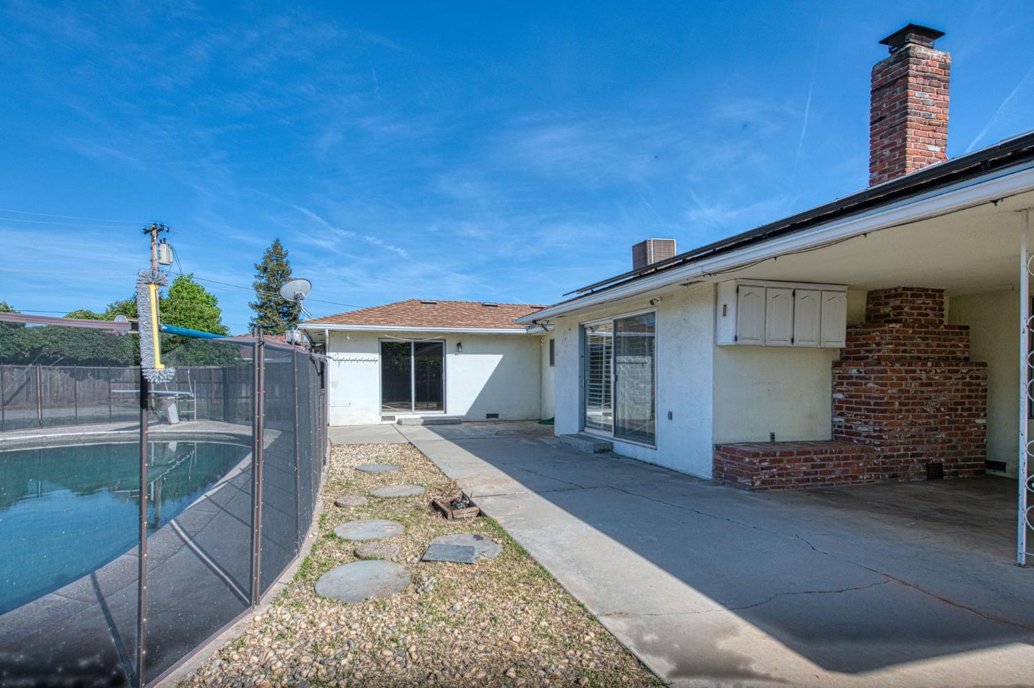 1265 E Portals Ave, Fresno, CA 93710