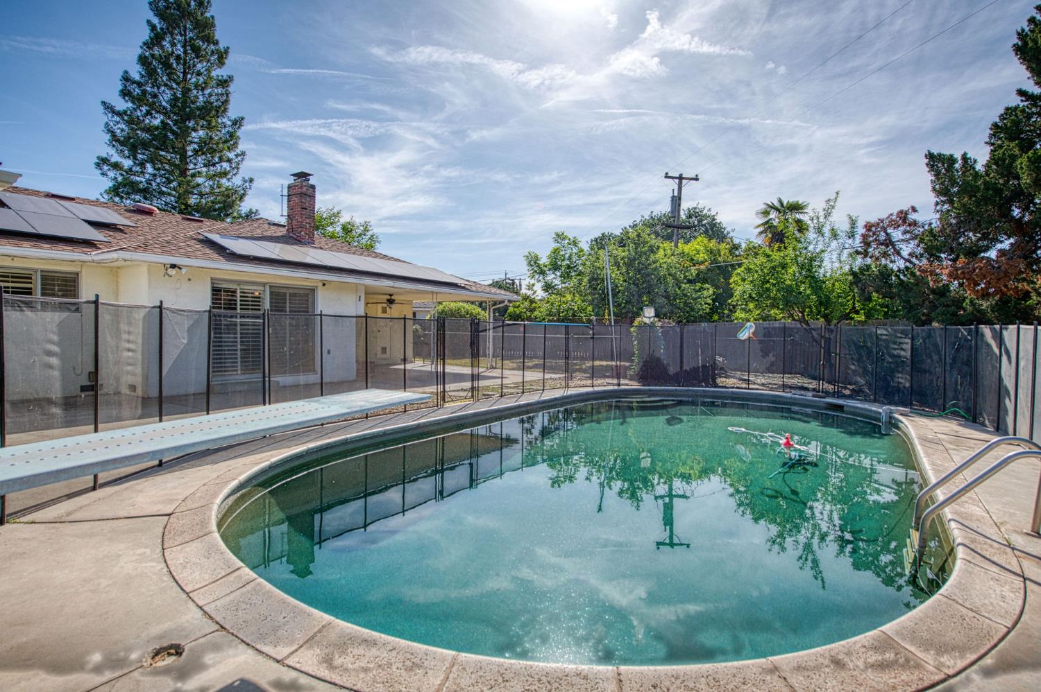 1265 E Portals Ave, Fresno, CA 93710