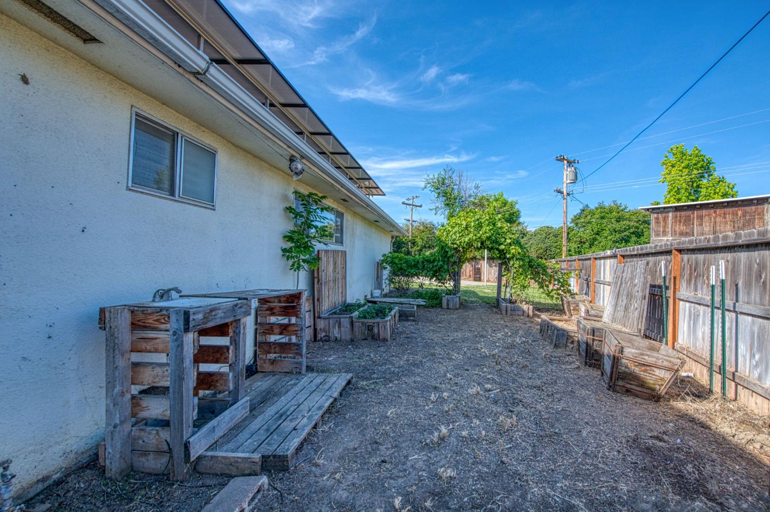 1265 E Portals Ave, Fresno, CA 93710