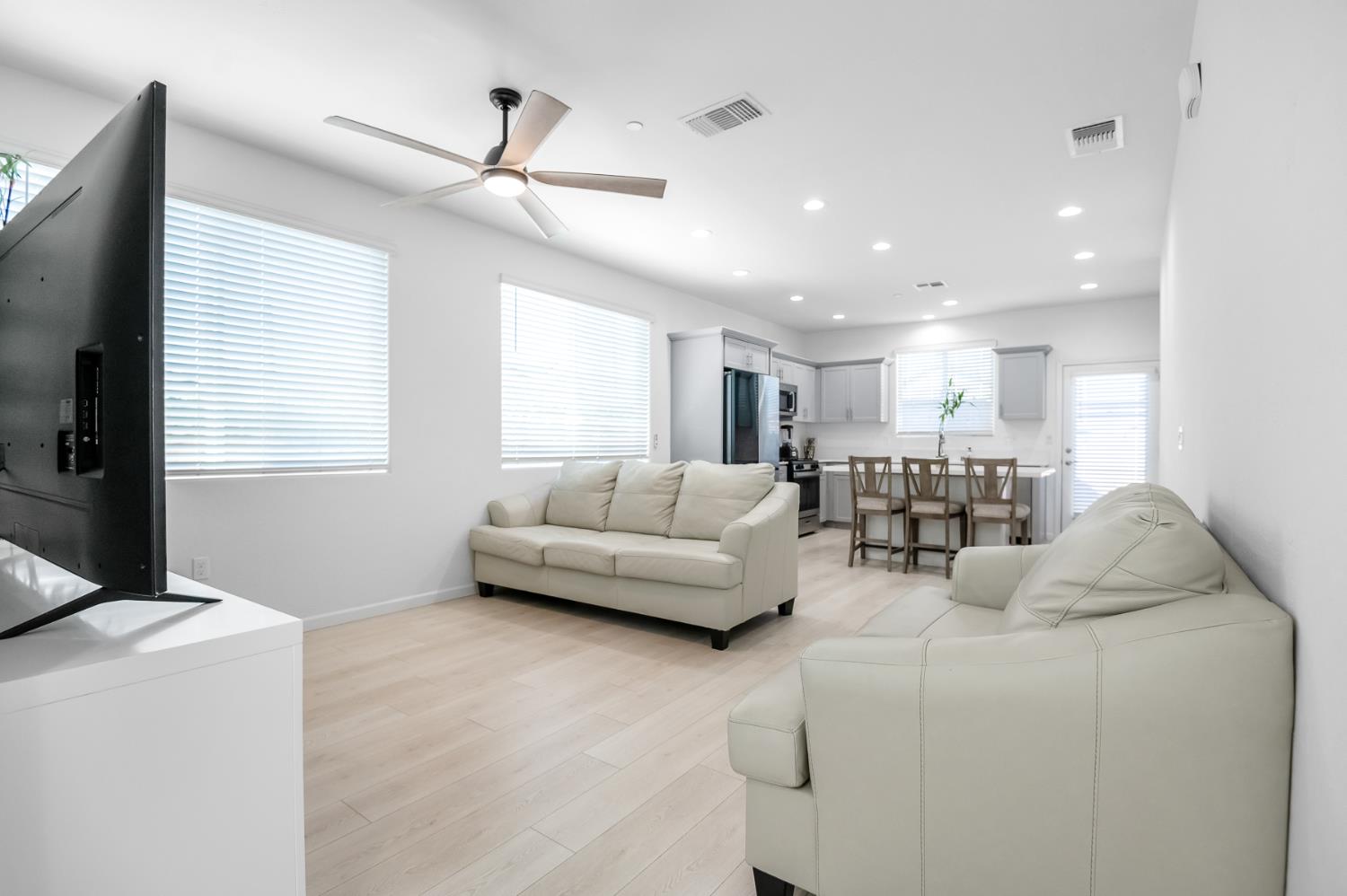 3049 N Dudley St, Visalia, CA 93291