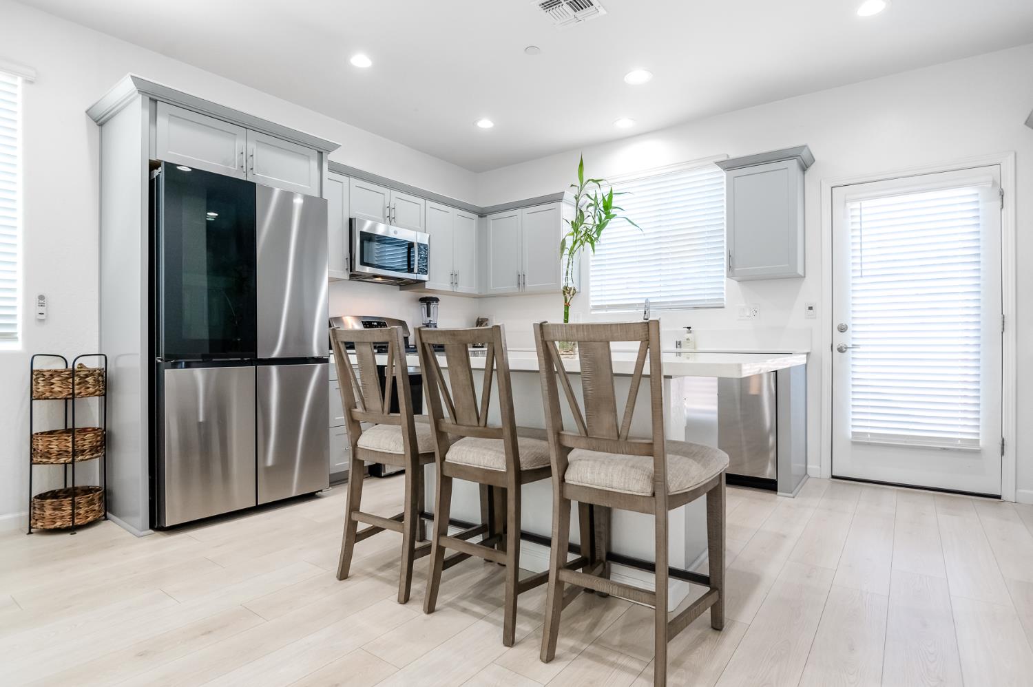 3049 N Dudley St, Visalia, CA 93291