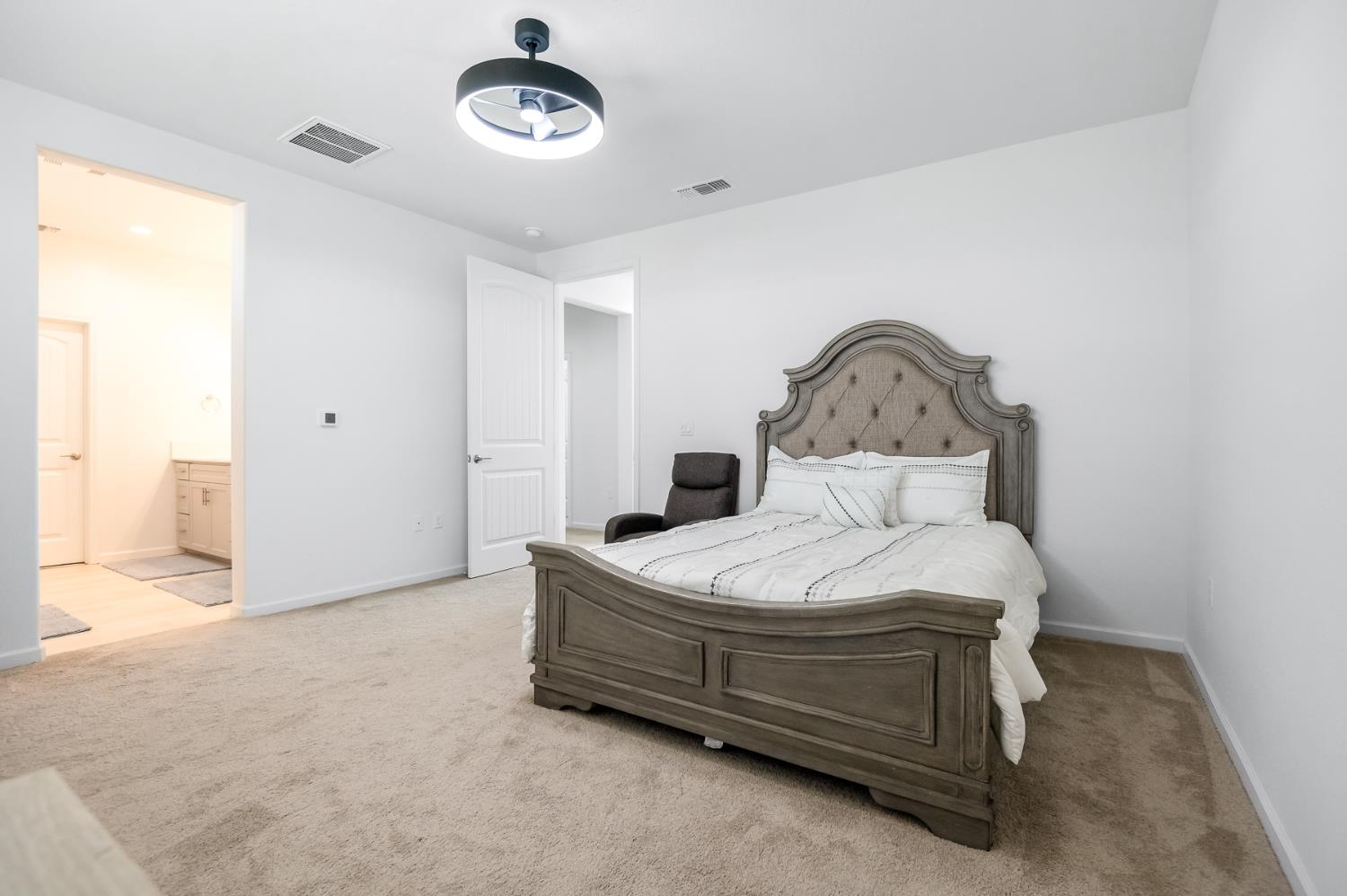 3049 N Dudley St, Visalia, CA 93291