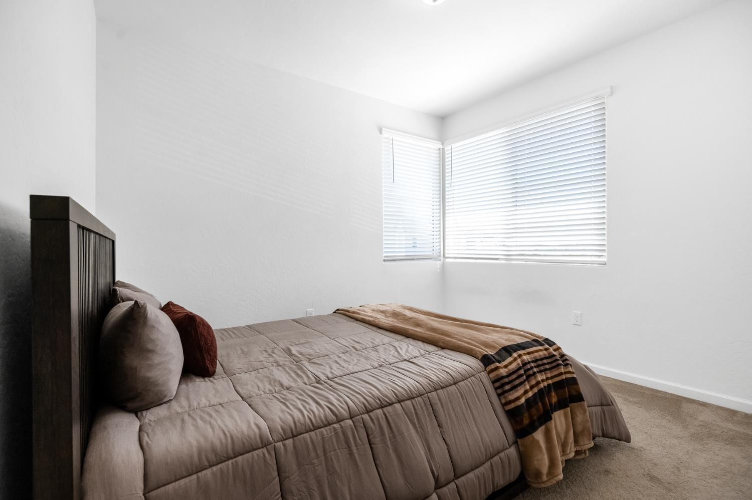 3049 N Dudley St, Visalia, CA 93291