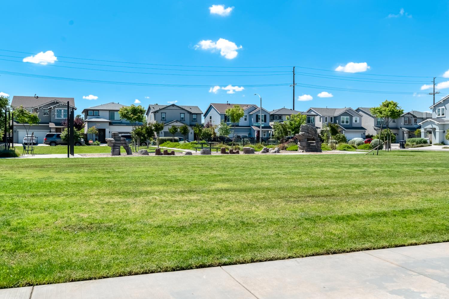 3049 N Dudley St, Visalia, CA 93291