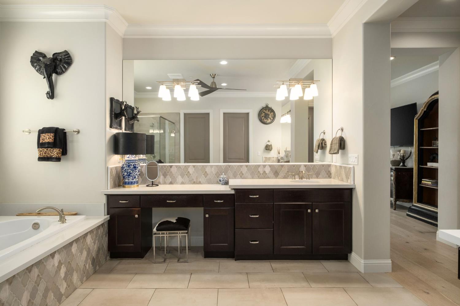 11865 N Ridgeway Dr, Fresno, CA 93730