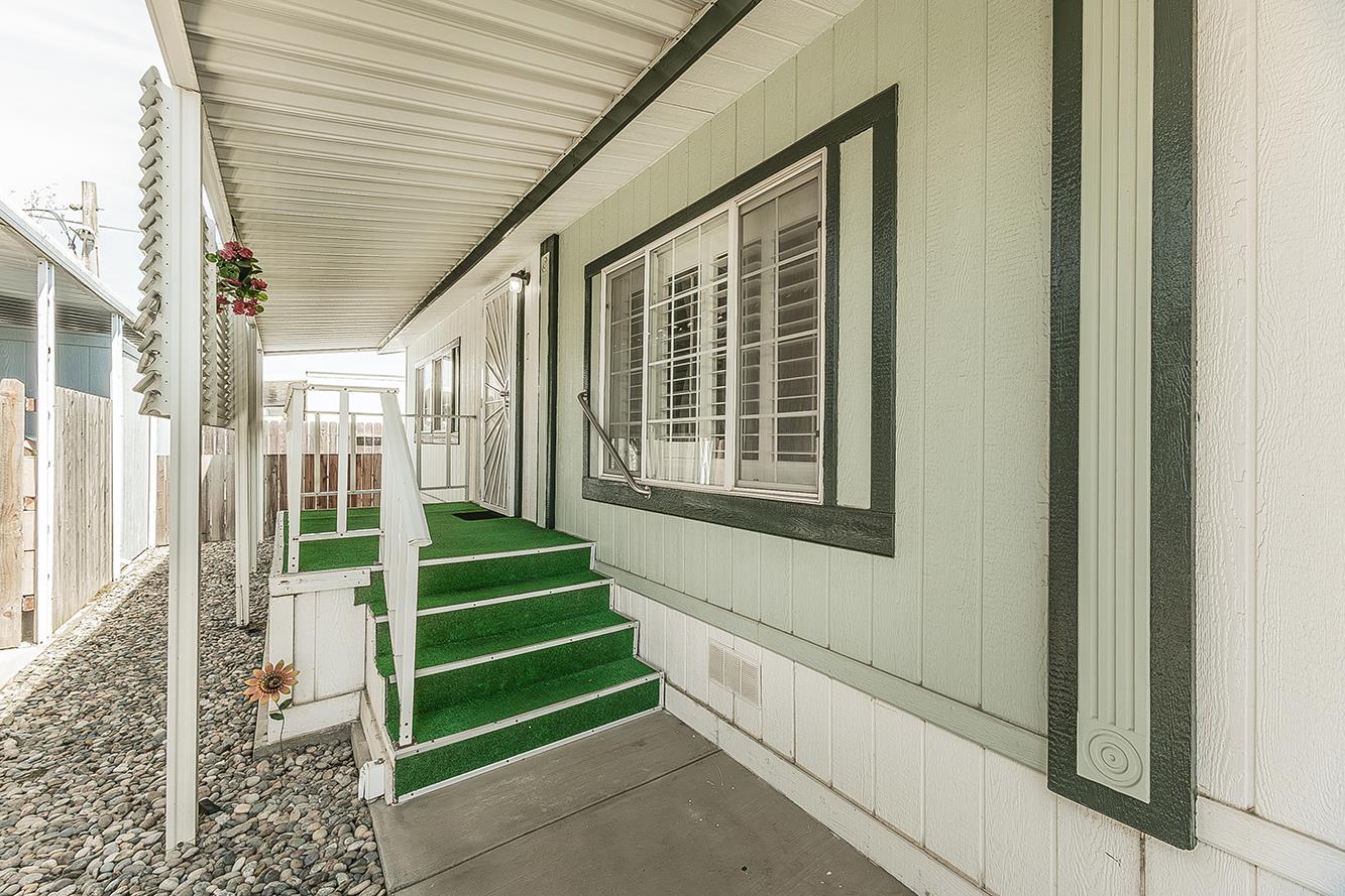 1551 6th Ave #35, Kingsburg, CA 93631